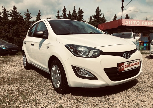 Hyundai i20 cena 23900 przebieg: 158000, rok produkcji 2014 z Supraśl małe 301
